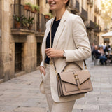 Dagmar™ – Spennefront Strukturert Crossbody Bag